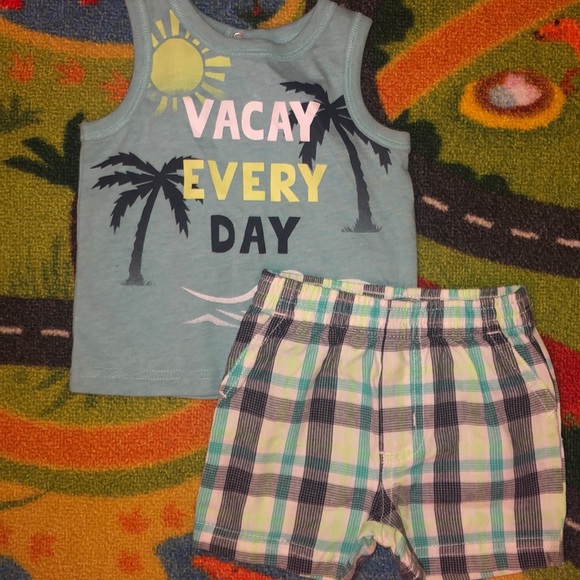 Bundle of 0-3mo outfits mostly one piece - Picture 6 of 7